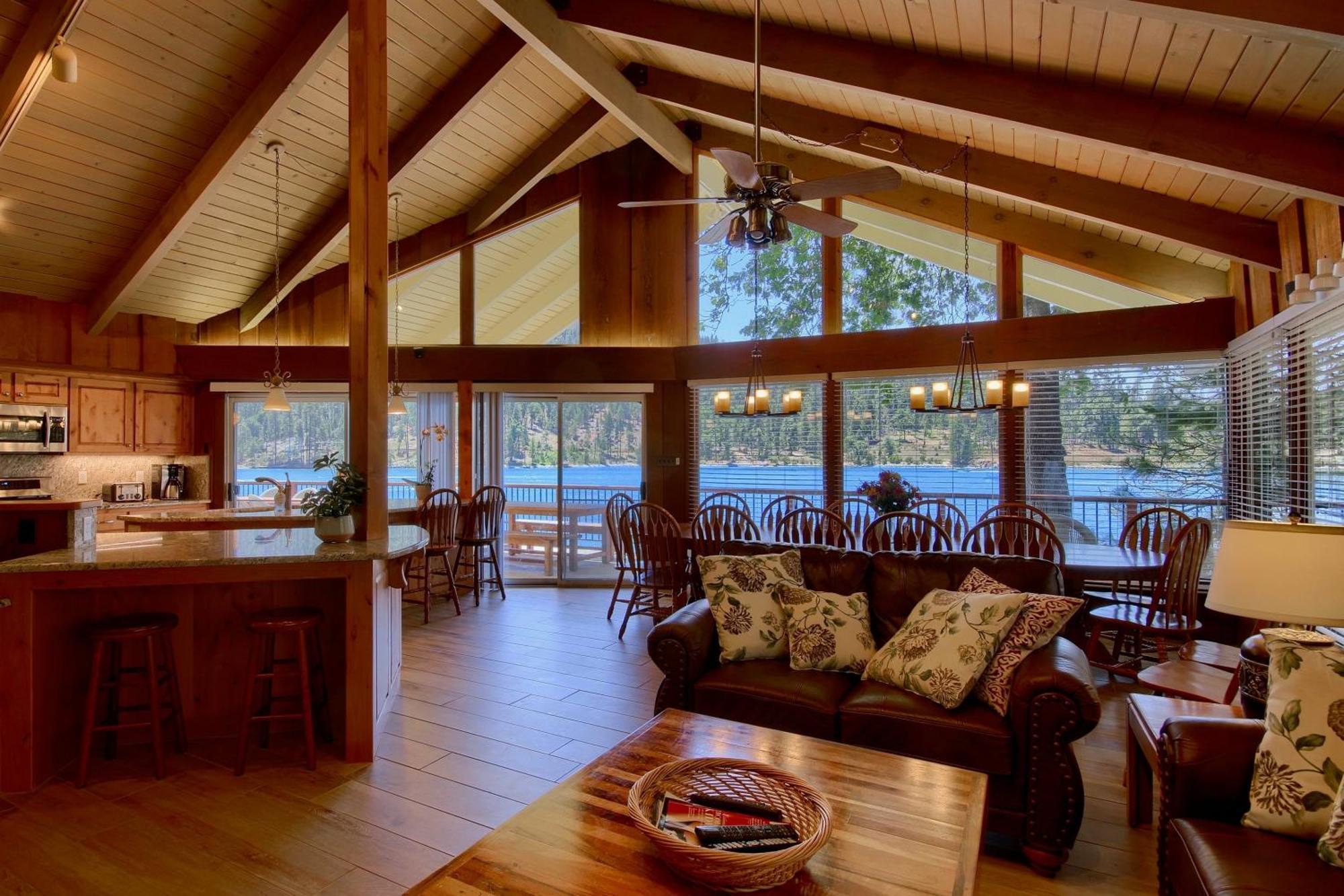 Eagles Nest At Bass Lake Near Yosemite With Boat Dock Exteriér fotografie